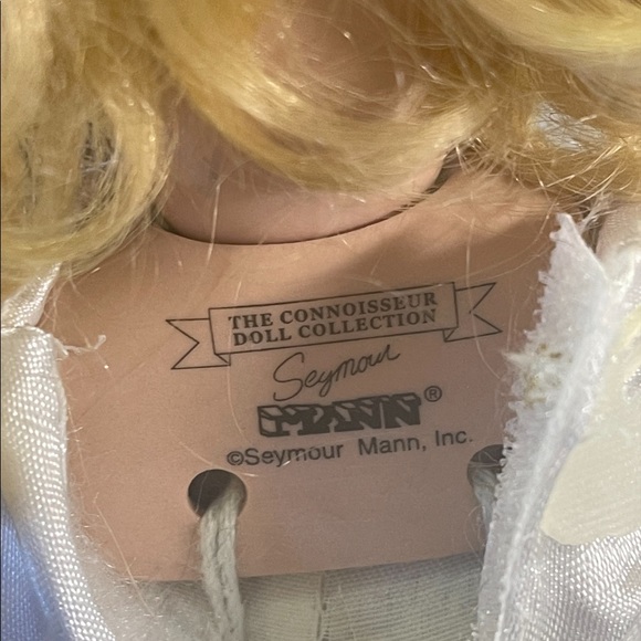 Connoiseur Collection Doll Seymour Mann. - Picture 5 of 8